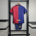 kit domicile enfant du FC Barcelone saison 24/25 sponsor Coldplay