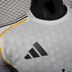 Real Madrid maillot domicile 25/26 player version manche courte et longue