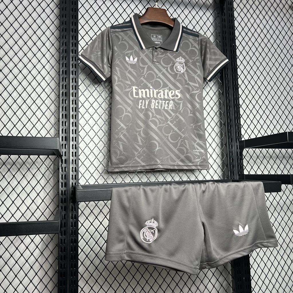 kit enfant du troisième ensemble Real Madrid saison 24/25.