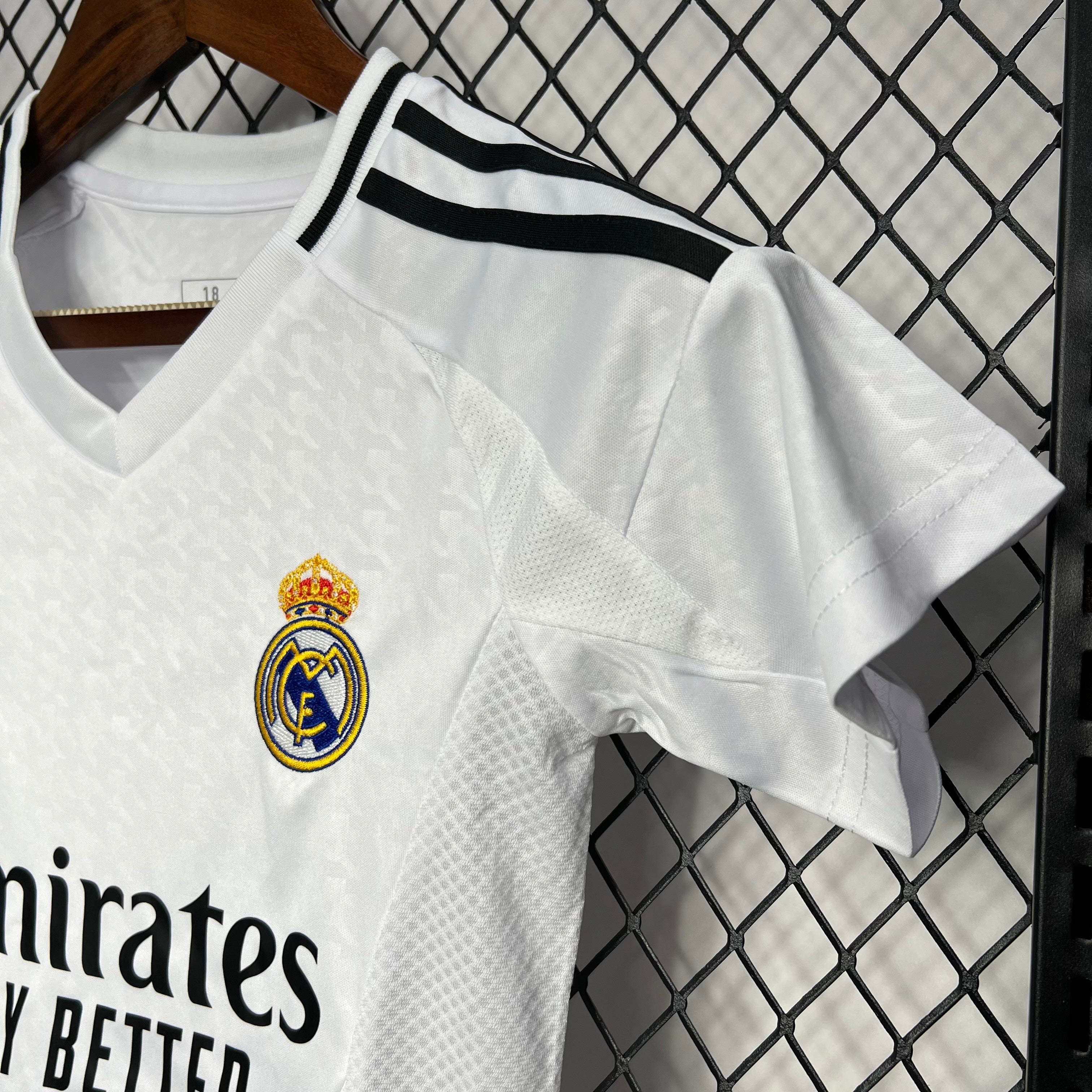 kit domicile enfant Real Madrid saison 24/25