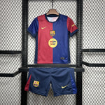 kit junior domicile du FC Barcelone saison 24/25.