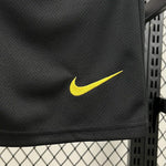 kit junior du FC Barcelone 25/26 en édition spéciale One Piece – Monkey D. Luffy.