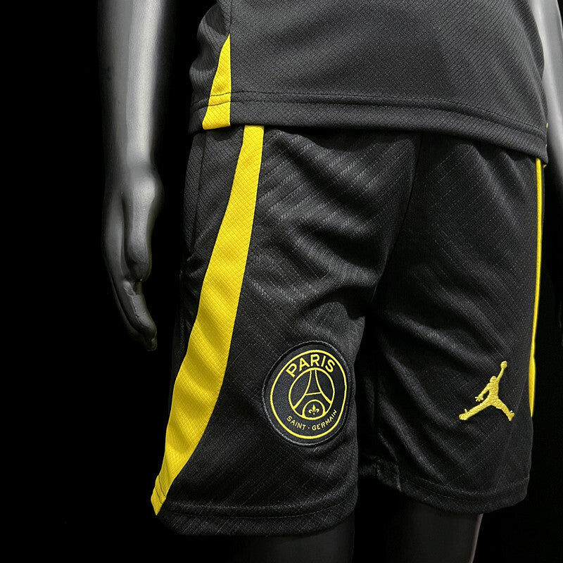 kit d’entraînement enfant noir PSG saison 23/24.