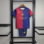 kit domicile enfant du FC Barcelone saison 24/25 sponsor Coldplay