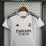kit domicile enfant du Real Madrid saison 24/25.