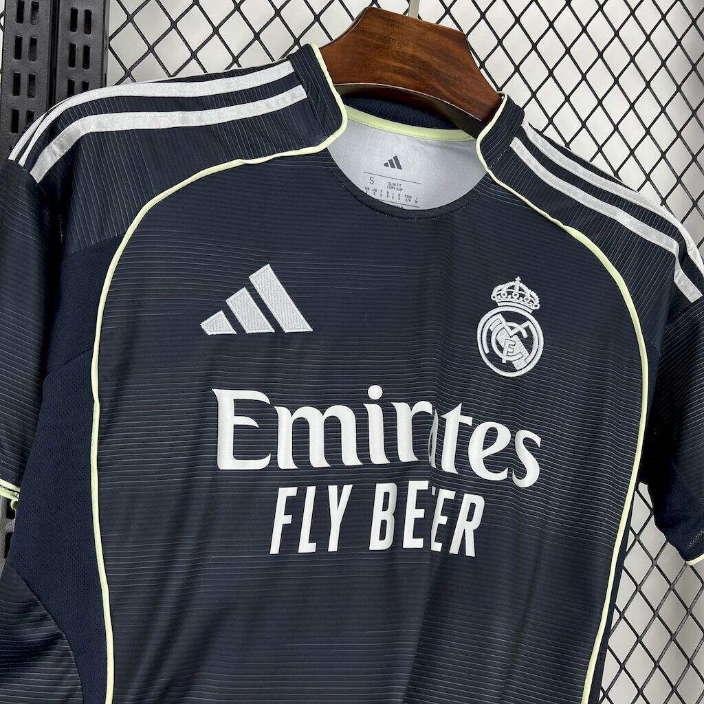 Real Madrid 25/26 extérieur maillot