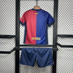 kit junior domicile du FC Barcelone saison 24/25.
