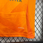 kit extérieur enfant du Real Madrid saison 24/25.