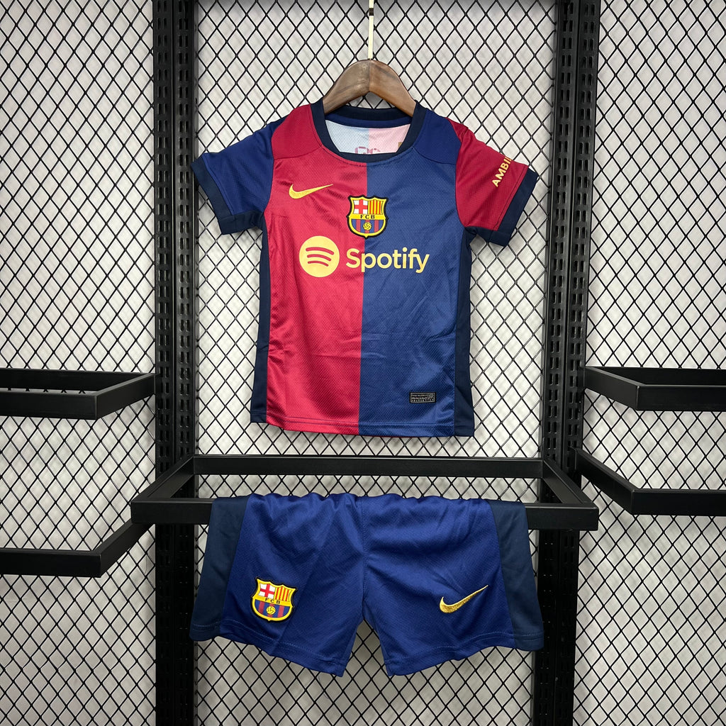 kit junior domicile du FC Barcelone saison 24/25.