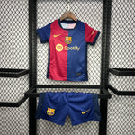 kit junior domicile du FC Barcelone saison 24/25.