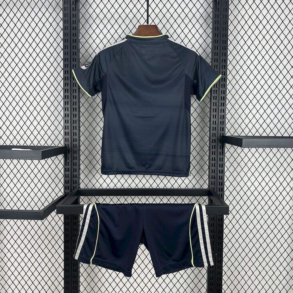 kit extérieur enfant Real Madrid saison 25/26