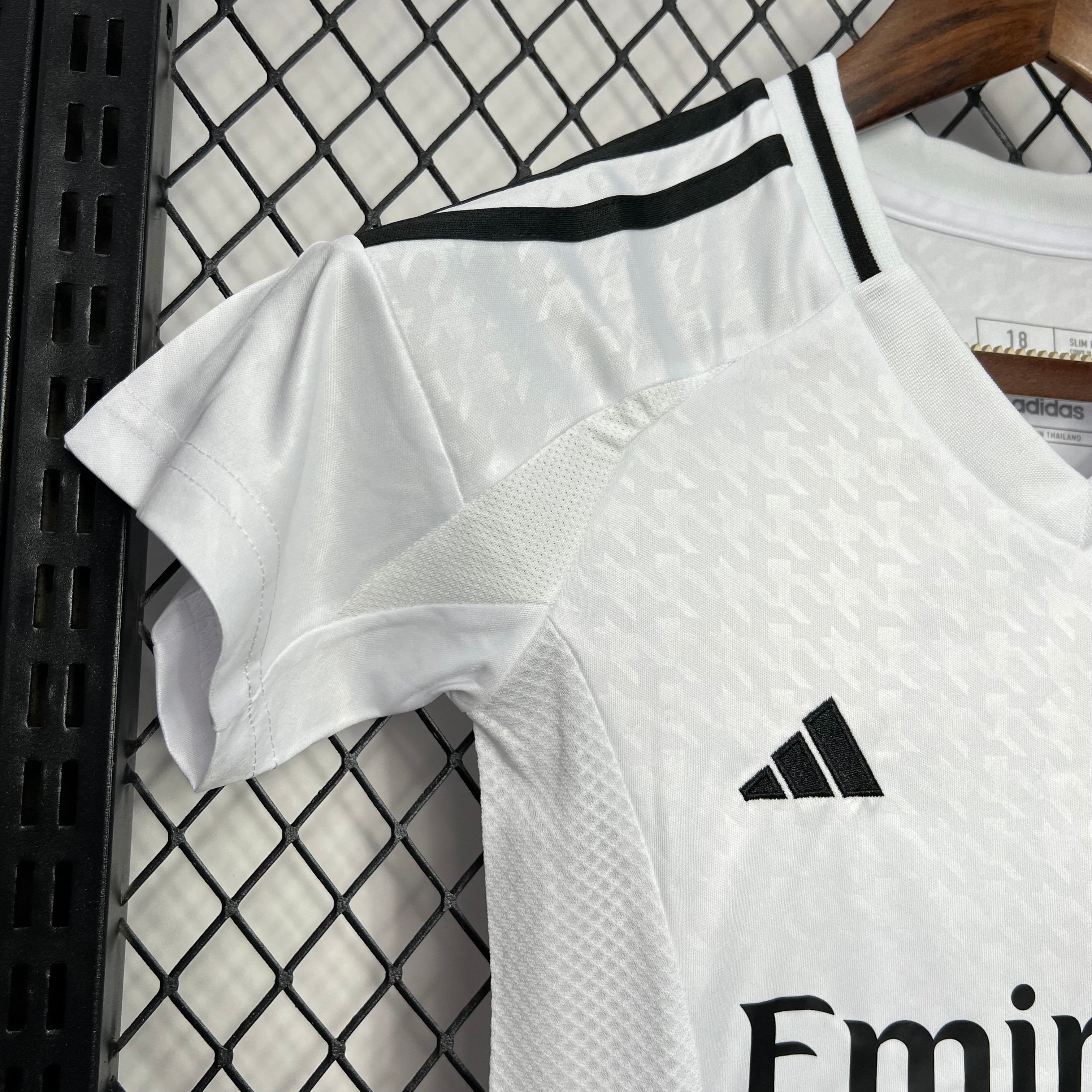 kit domicile enfant Real Madrid saison 24/25