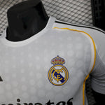 Real Madrid maillot domicile 25/26 player version manche courte et longue