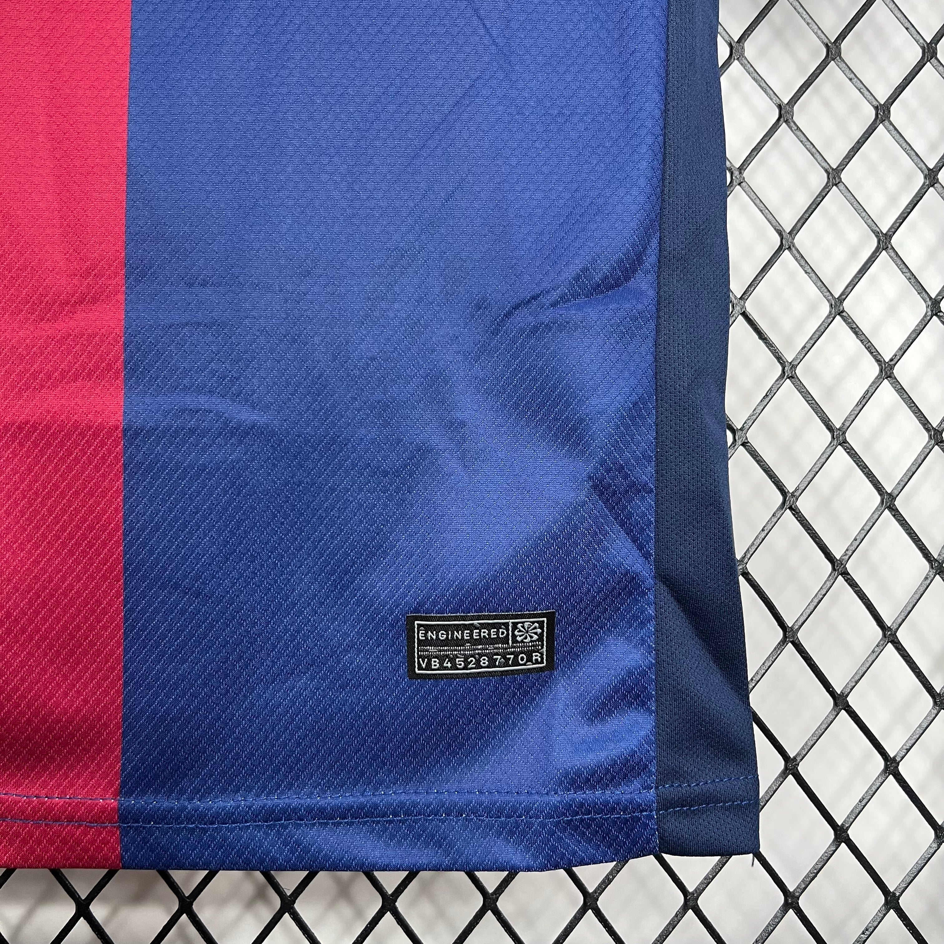 kit junior domicile du FC Barcelone saison 24/25.