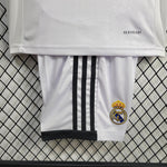 kit domicile enfant du Real Madrid saison 24/25.