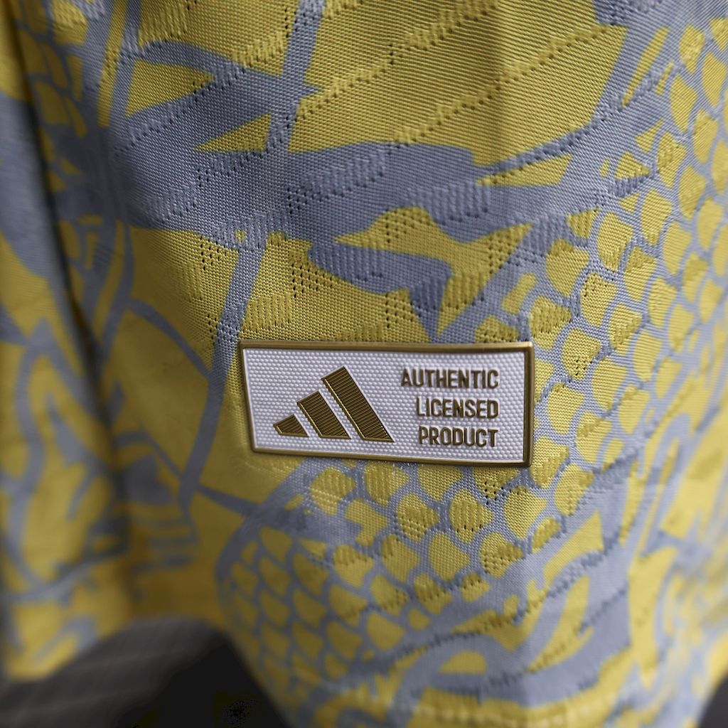 Real Madrid 25/26 Beige special edition player