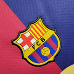 kit domicile enfant du FC Barcelone saison 24/25 sponsor Coldplay