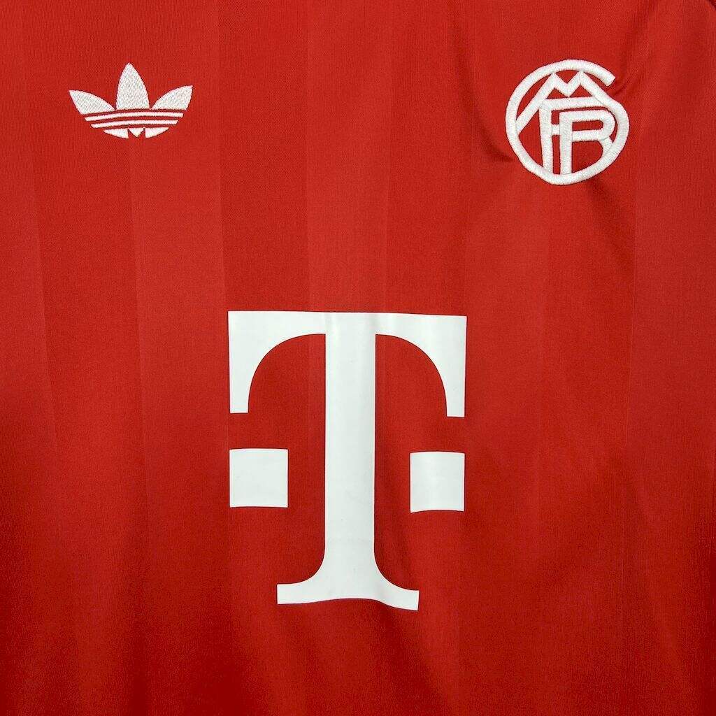 Bayern Munich 2025/26 maillot gardien