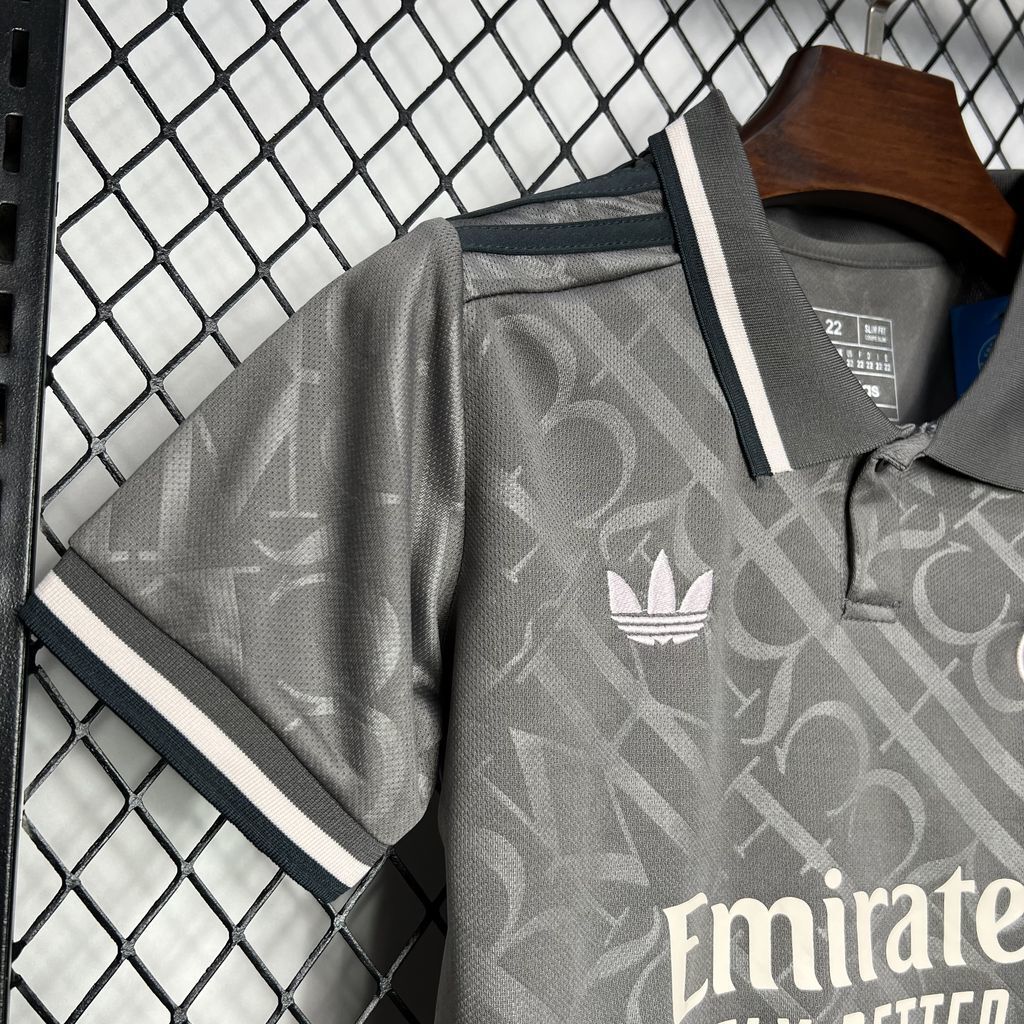 kit enfant du troisième ensemble Real Madrid saison 24/25.