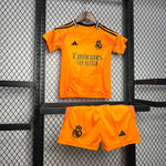 kit extérieur enfant du Real Madrid saison 24/25.