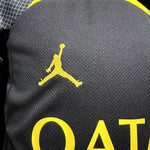 kit d’entraînement enfant noir PSG saison 23/24.