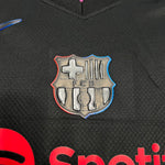 kit junior du FC Barcelone extérieur saison 24/25.